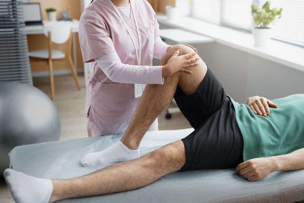 Physical Therapy Services for Knee Pain - Physical Therapist in Evergreen Park, Chicago, Illinois - Munster - Maximum Rehabilitation Services, Ltd